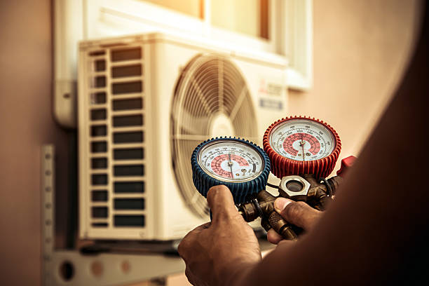 Professional Hvac technician working in Manomet, MA